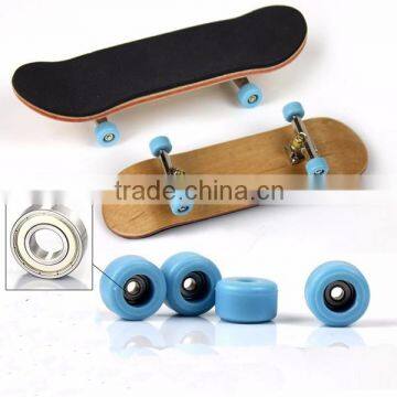 Wholesale new design Canadian maple Wood Fingerboard Graphics back side bearing wheels Maple wood skateboard deck