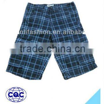 Cheap and fashion plaid casual mens shorts