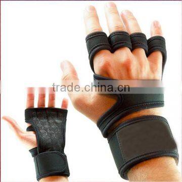 Black Comfortable Velcro Cuff Microfiber Sports Gloves