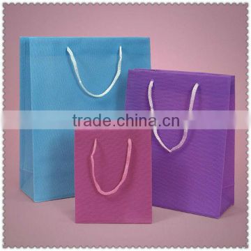 2013 New Professional Glossy Paper Guangzhou bag factory Manufacturer with Handle