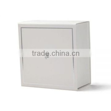 High glossy cardboard square white magnetic gift box