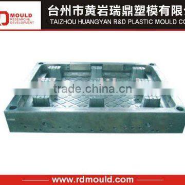 Plastic injection pallet mould