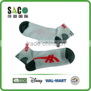 Red Cross-grained Pattern White Ankle Sports Socks photo-2
