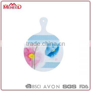 SGS Standard Kitchen Utensil Flower Printed One Hole Melamine Round Plastic Cutting Board