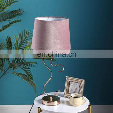 Unique iron tabletop lamp cheap price luxury gold custom office table reading light for hotel