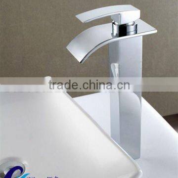 Brass waterfall basin faucet