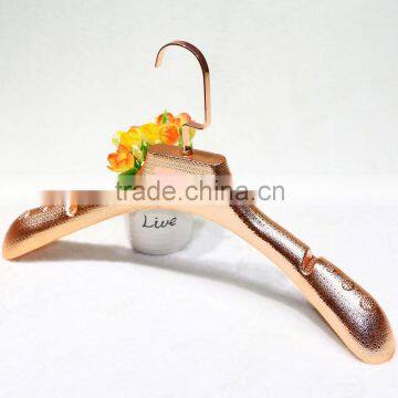 Factory supply fancy gold thick plastic bulk clothes hangers