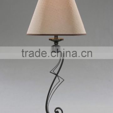 2015 Modern Metal Table Lamp Design Lighting for Decoration with CE