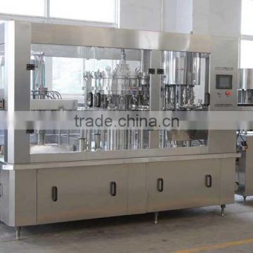 Liquid filling machine