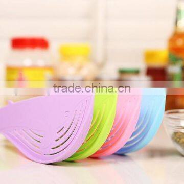 Wholesale Stock Kitchen Long Handle Whale Shaped Plastic Rice Cleaner photo-4