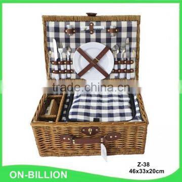 Colored outdoor 2 person wicker insulated picnic basket