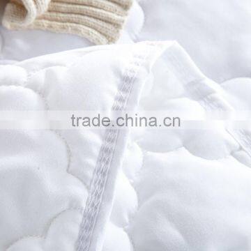 Hot selling high grade 100% cotton quiilted mattress protector