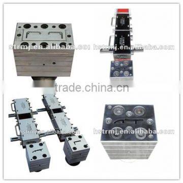 WPC PVC пресс-форма для экструзии деревянной пыли для настенных плинтусов photo-3