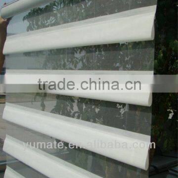 Peacock shade roller blind