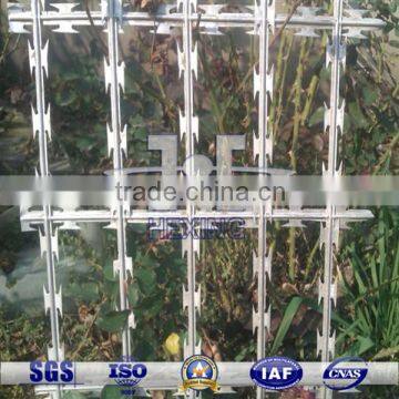 Rectangular Hole Hot Dip Galvanized Razor Barbed Wire Fence