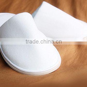 CLOSED TOE VELOUR SLIPPERS