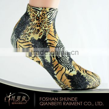 Plain designer socks custom lion printed mens socks ankle