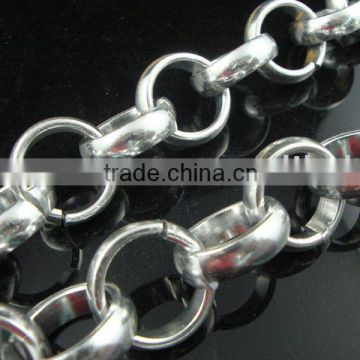 silver color jewelry chain