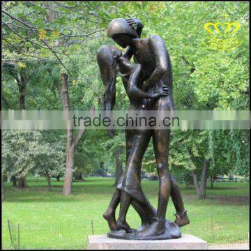 Large outdoor bronze figure sculptures European style couple copper sculpture