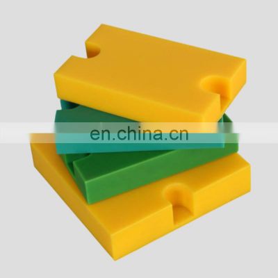 Impact and wear resisting sheet plastic with reliable quality