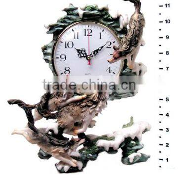 polyresin wolves w/clock