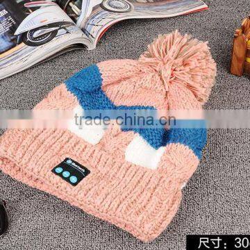 Fashion Ladies Valentine Gifts Bluetooth Knitted Hat Winter Smart Bluetooth Hat for Listen to Music Bluetooth Headset photo-6