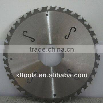 Anti kickback saw blade for solid wood