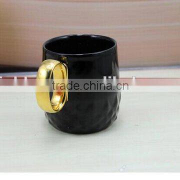 Creative Clasic Black and White Lovers 12 oz Carving Porcelain Coffee Mug With Golden Ring Circle Handle photo-2