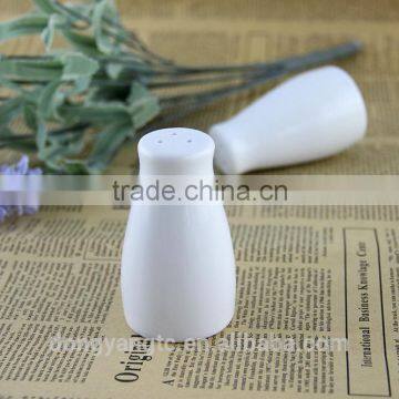 Factory Direct Wholesale Creative Tofu Ceramic Salt and Pepper Set
