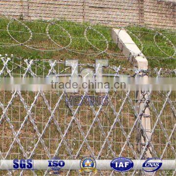 Hot dipped Galvanized Diamond Hole Welded Razor Wire Fence