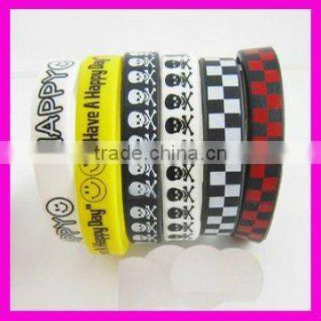 fashion embossed logo silicone bracelet