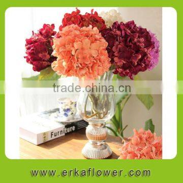 Free deluxe flowers fresh cut hydrangea decoration for main table in wedding banquet.