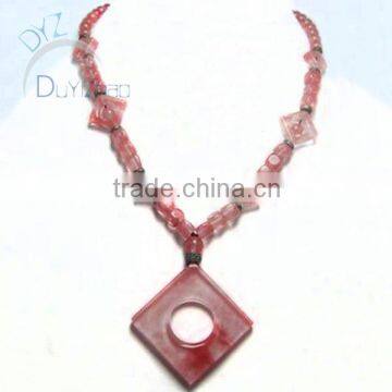 cheery quartz beads necklace with square pendent