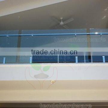 exterior core drill stainless steel spigot glass balustrade with round tubular handrail