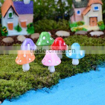 Newest colorful resin mushroom toy ornaments landscape wholesale