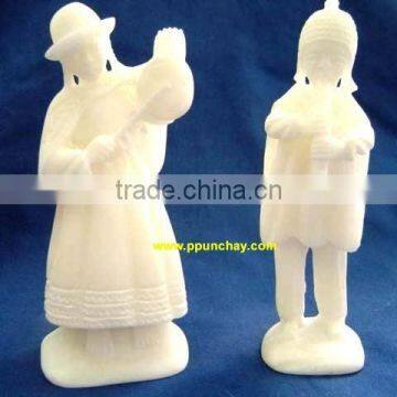 Andean Alabaster Ceramic Couple of Cholitos Peru