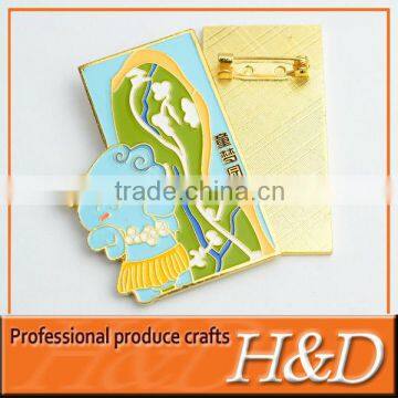 Die casting gold valentine's day badge