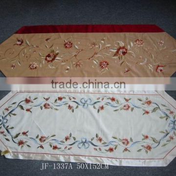 High grade postoral style table runner