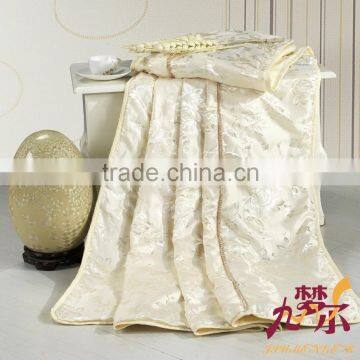 Customized natural silk duvet on hot sale