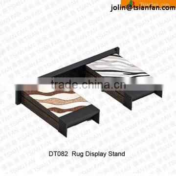 DT082 Metal Carpet Display Recline