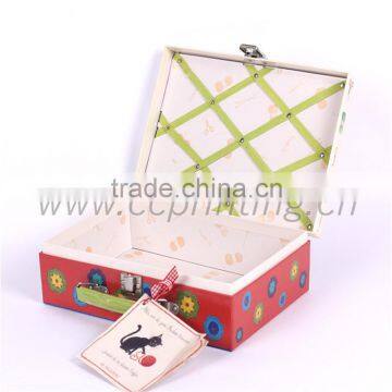 Custom luxury cardboard small packaging paper suitcase gift boxes with handle