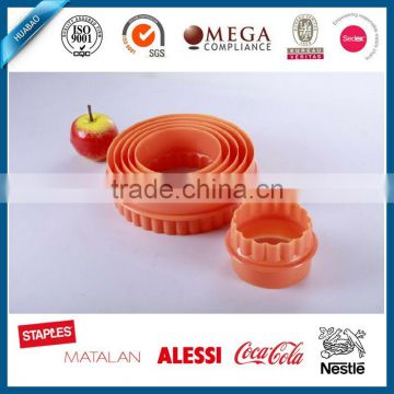 new design new material round shape plastic cookie cutter set