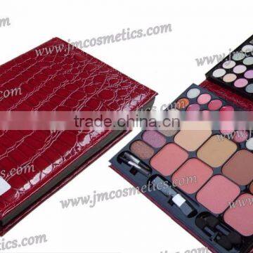 Makeup palette eyeshadow, blush,concealer, lip gloss and concealer included