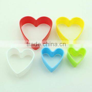 Lovely Heart Shaped Colorful Plastic Cake Mold