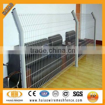 China PVC coated galvanized welded garden partition fence