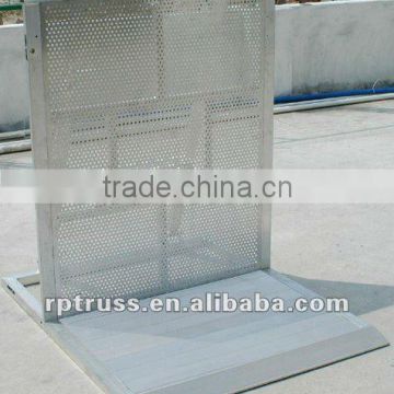 RP outdoor barrier with interlocking