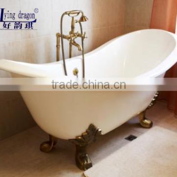 cast iron bathtub with clawfoot