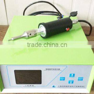 Portable ultrasonic welder for spot welding