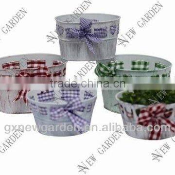 Beautiful colorful metal cheap plant pots with ribbons