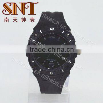 Analog watch quartz watch with black color